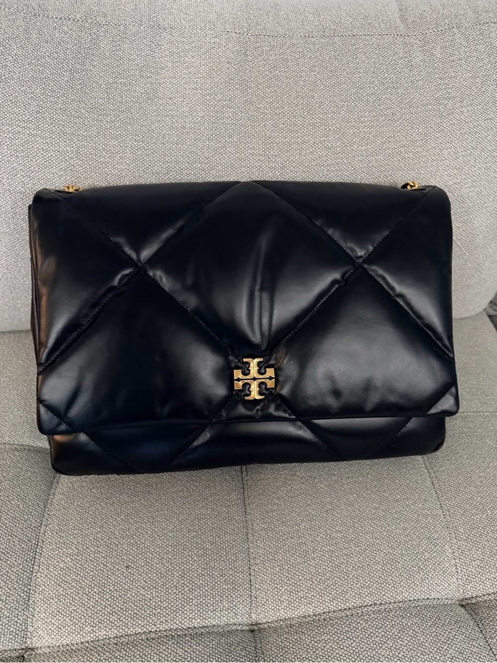 Tory Burch OVERSIZED KIRA DIAMOND QUILT SHOULDER BAG - Picture 4 of 10